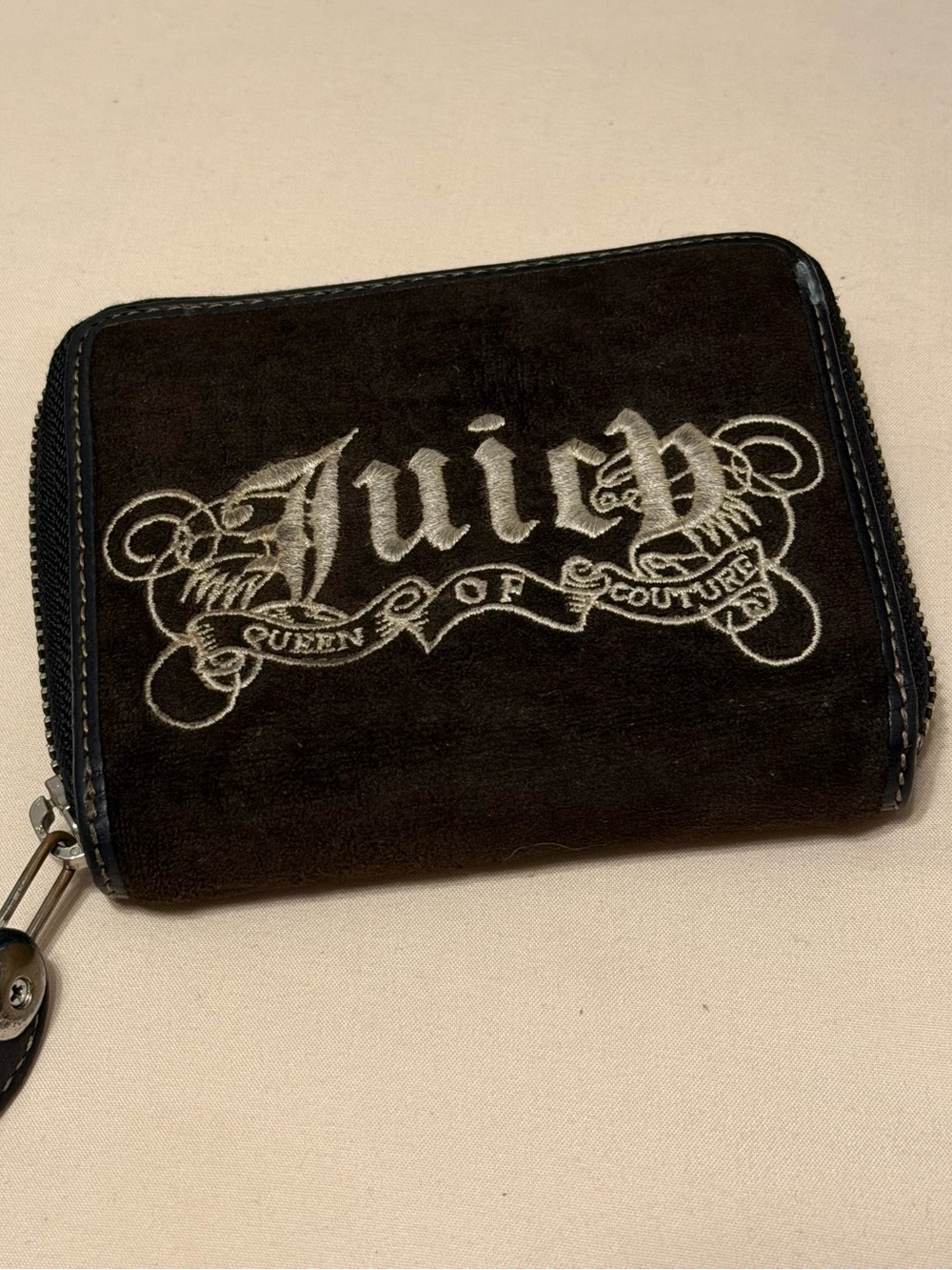 Vintage Y2K Juicy Couture Mad Money Juicy Princess Velour Zip Wallet